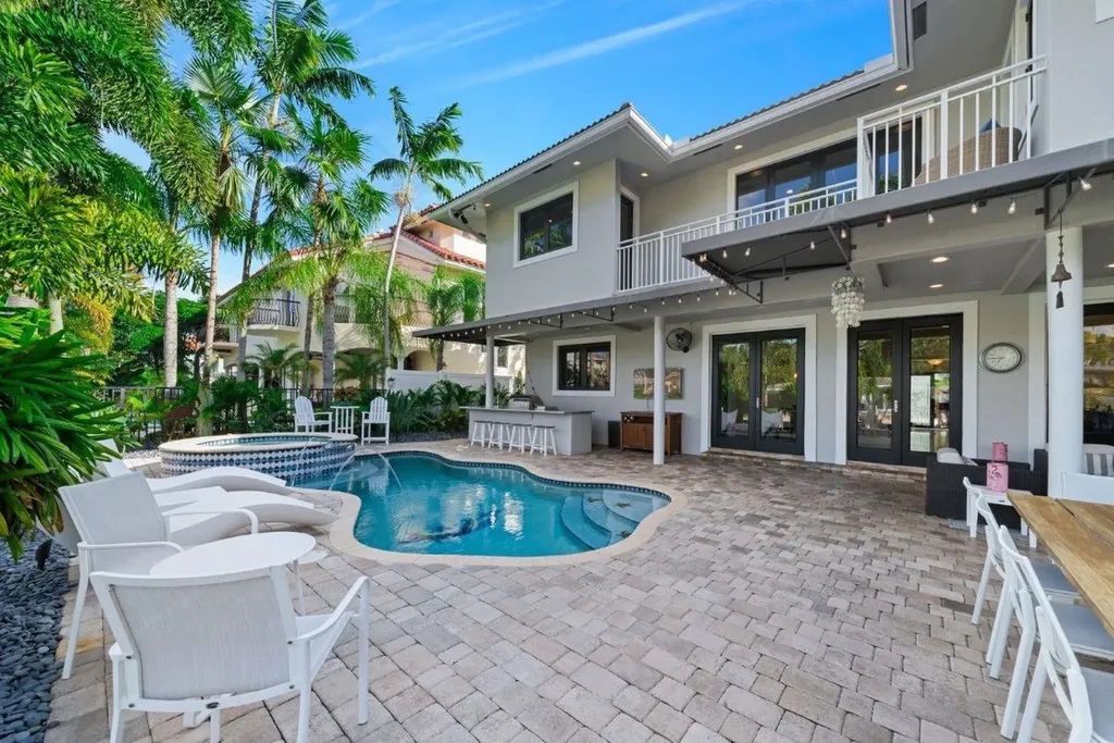 2341 NE 48 Court Lighthouse Point FL 33064