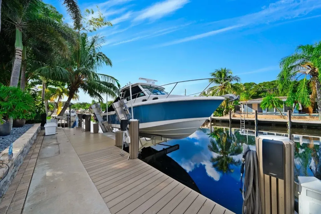 2341 NE 48 Court Lighthouse Point FL 33064