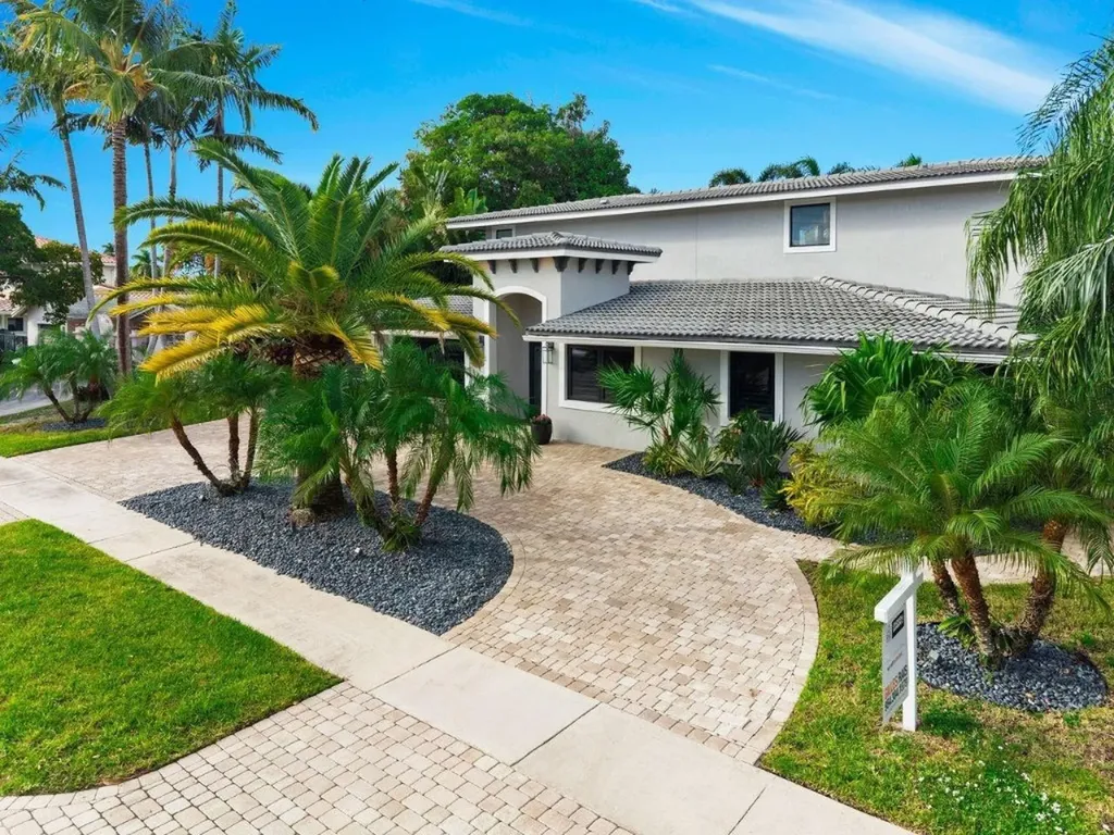 2341 NE 48 Court Lighthouse Point FL 33064