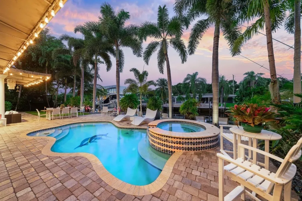 2341 NE 48 Court Lighthouse Point FL 33064