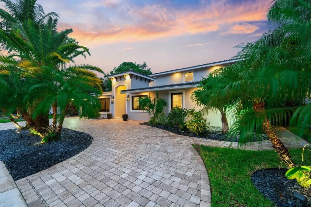 2341 NE 48 Court Lighthouse Point FL 33064