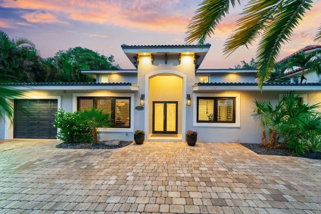 2341 NE 48 Court Lighthouse Point FL 33064