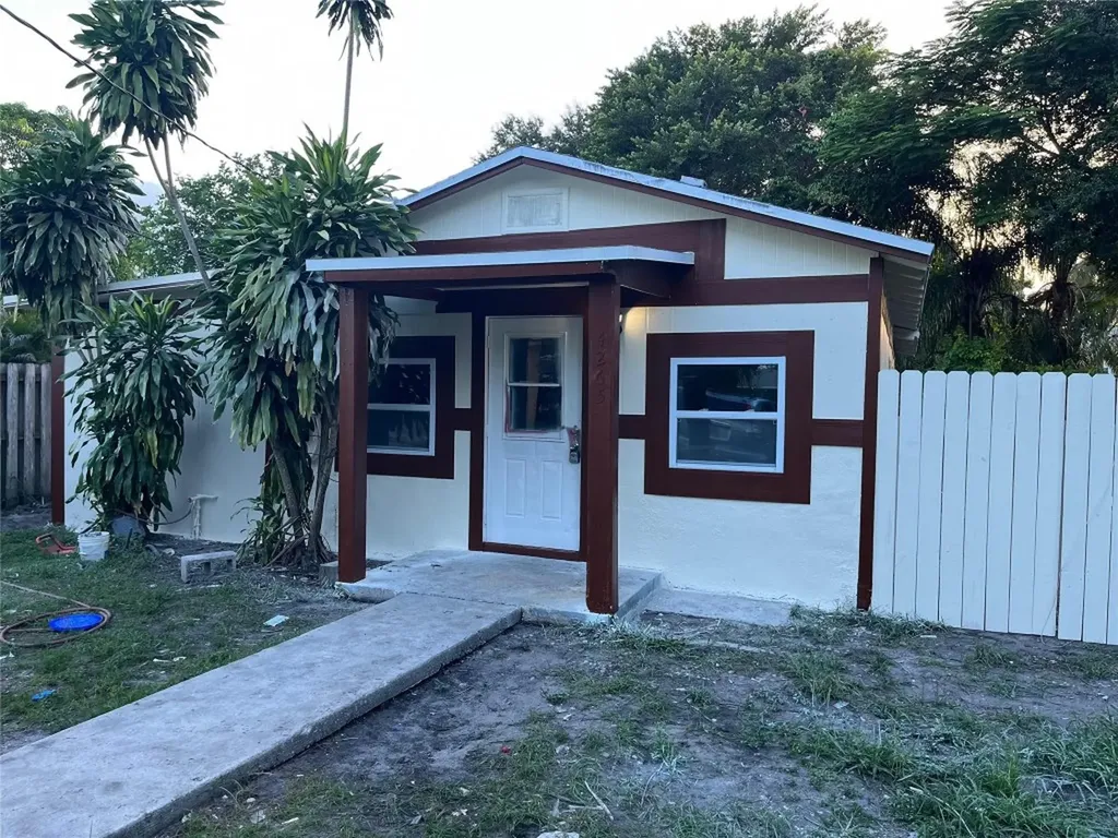 4265 SW 62nd Avenue Davie FL 33314