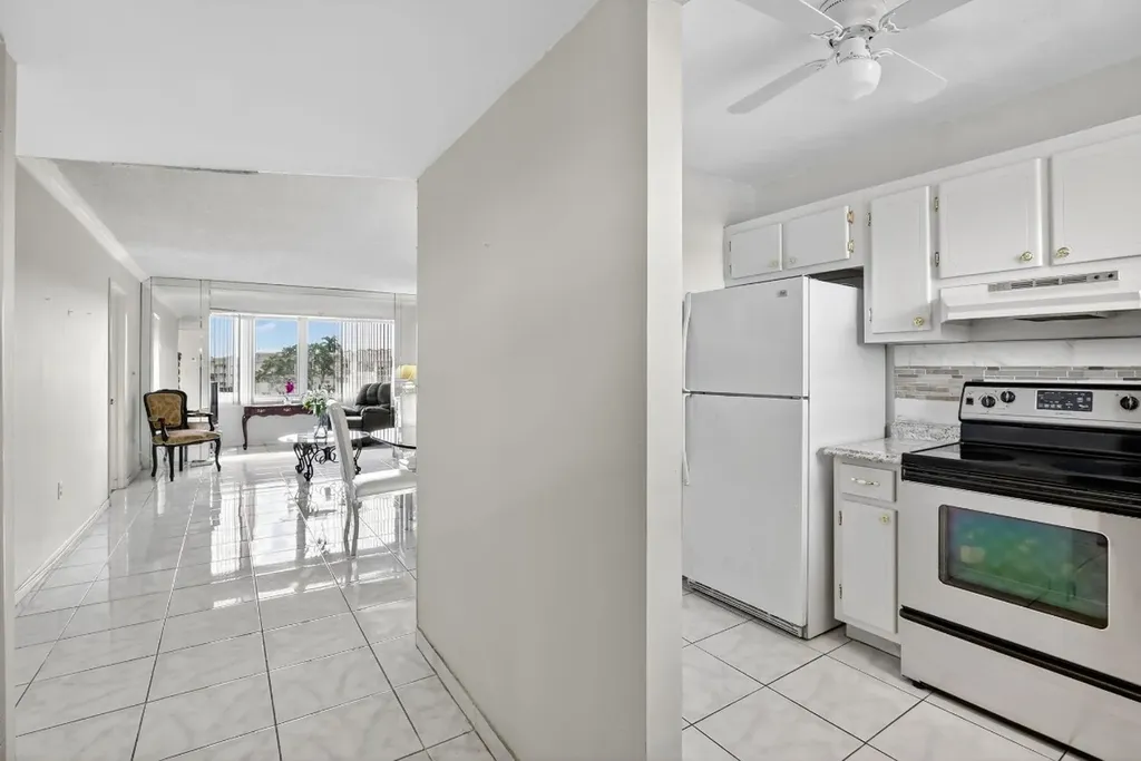 8130 Sunrise Lakes Boulevard Sunrise FL 33322