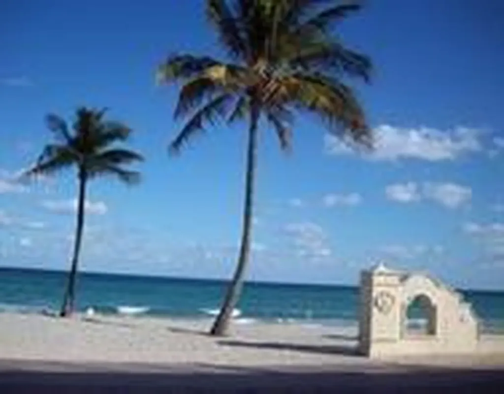 326 Harrison Street Hollywood FL 33019