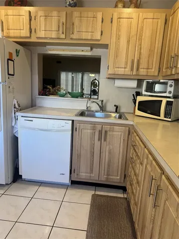 3940 NW 42 Avenue Lauderdale Lakes FL 33319