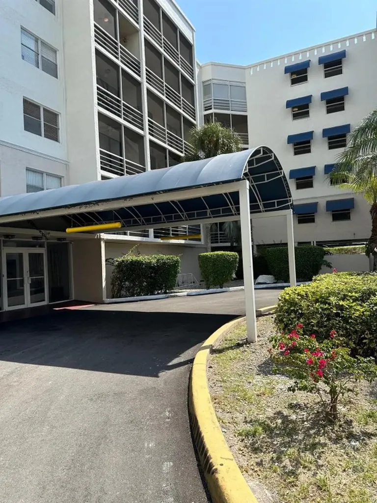 2821 NE N Miami Beach Boulevard North Miami Beach FL 33160