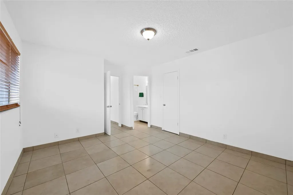 2906 S University Drive Davie FL 33328