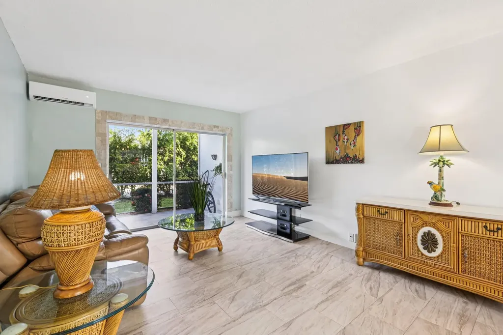 2131 NE 42nd Court Lighthouse Point FL 33064