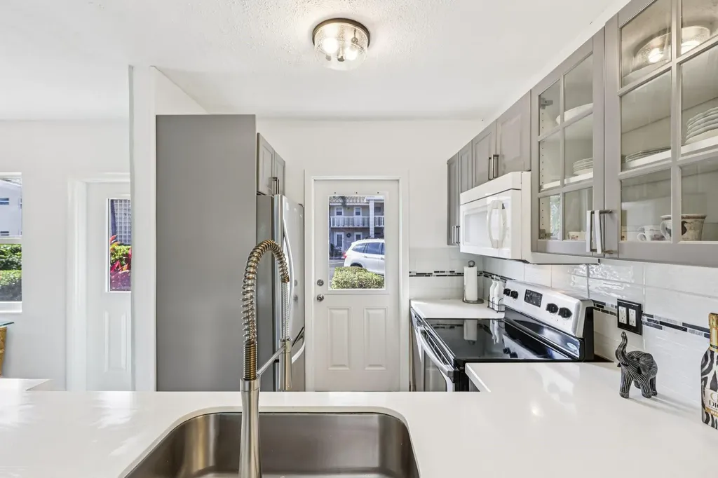 2131 NE 42nd Court Lighthouse Point FL 33064