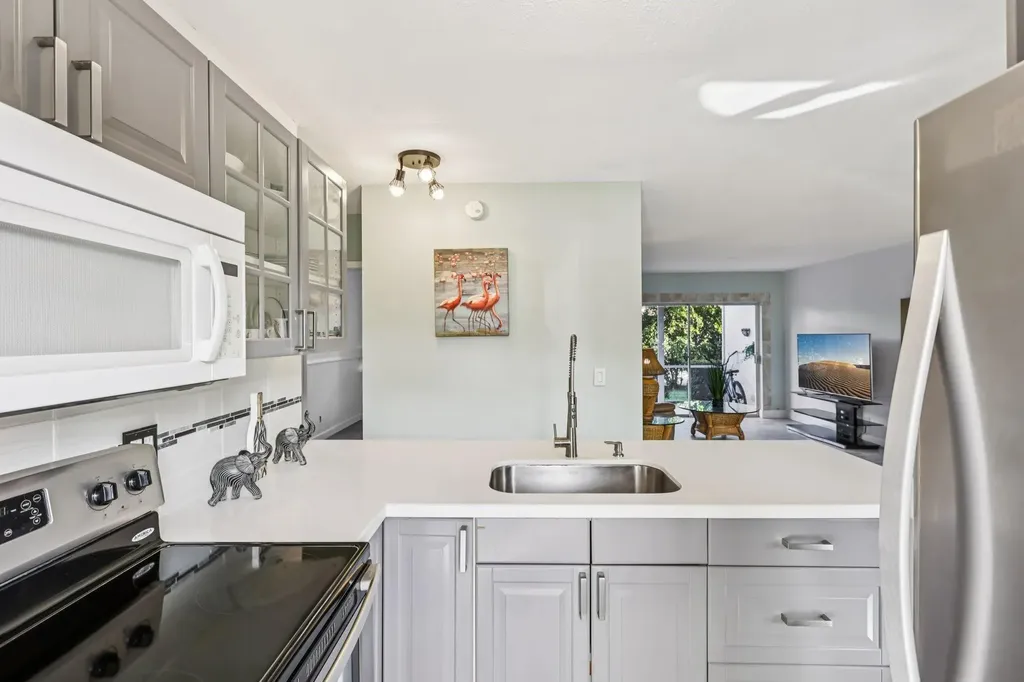 2131 NE 42nd Court Lighthouse Point FL 33064