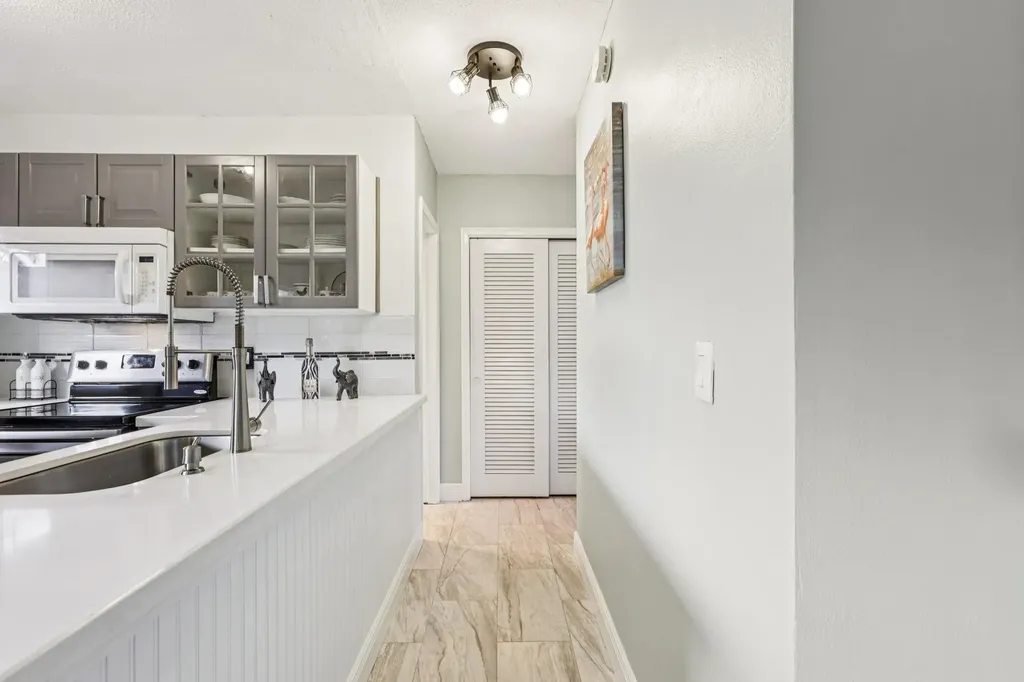 2131 NE 42nd Court Lighthouse Point FL 33064