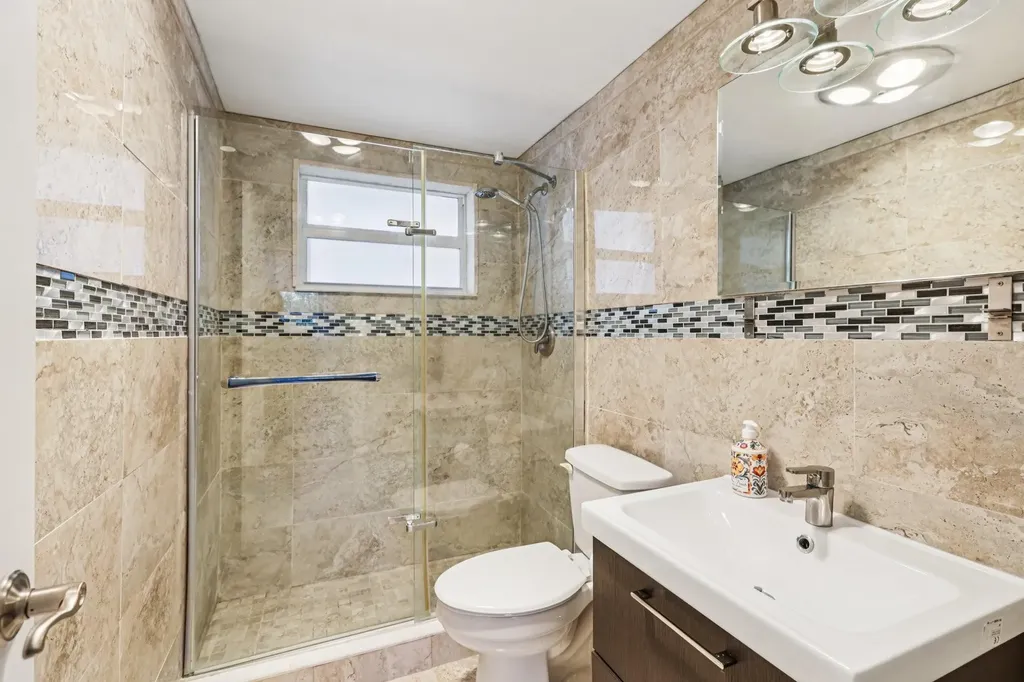 2131 NE 42nd Court Lighthouse Point FL 33064