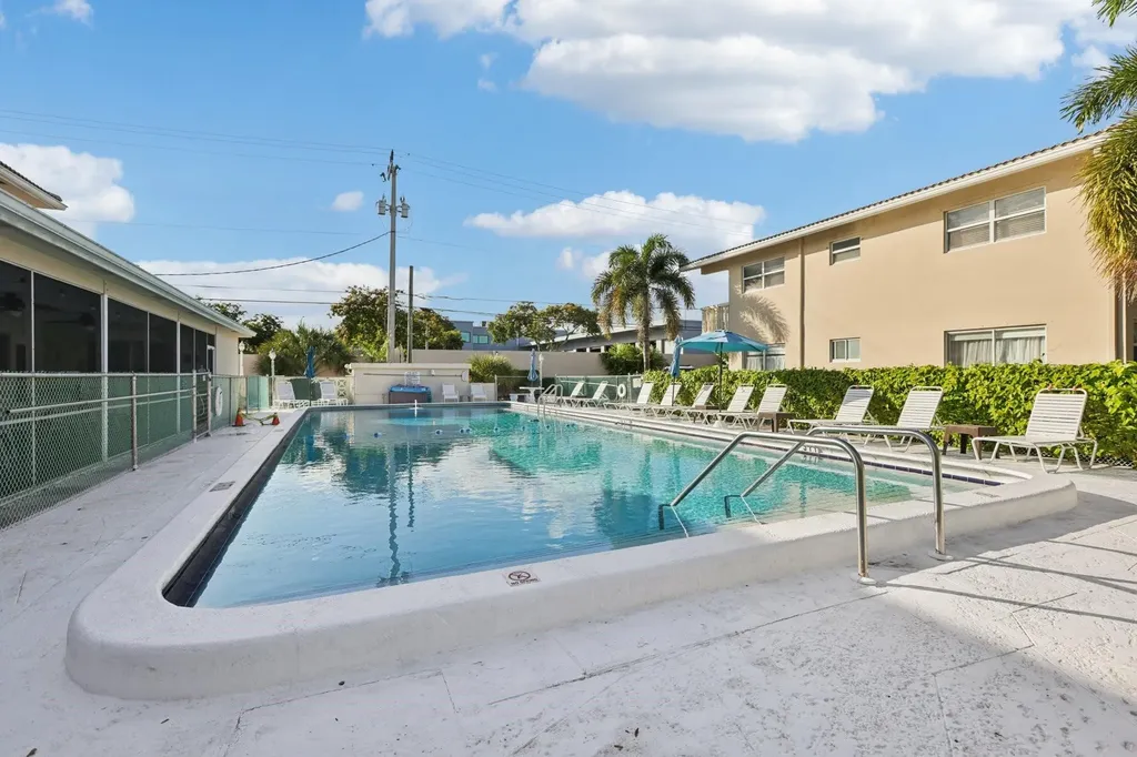 2131 NE 42nd Court Lighthouse Point FL 33064