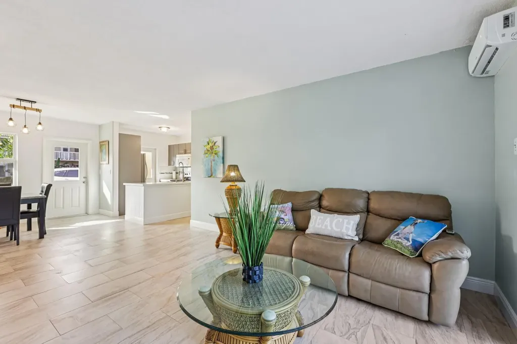 2131 NE 42nd Court Lighthouse Point FL 33064