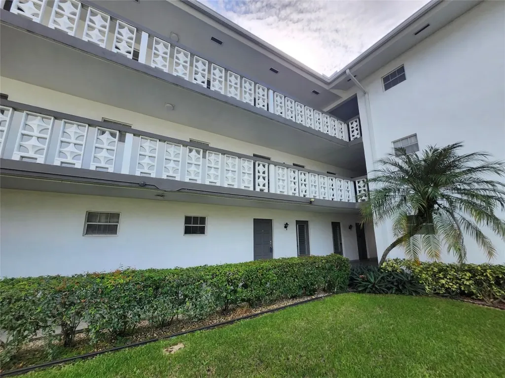 1201 Hillcrest Court Hollywood FL 33021