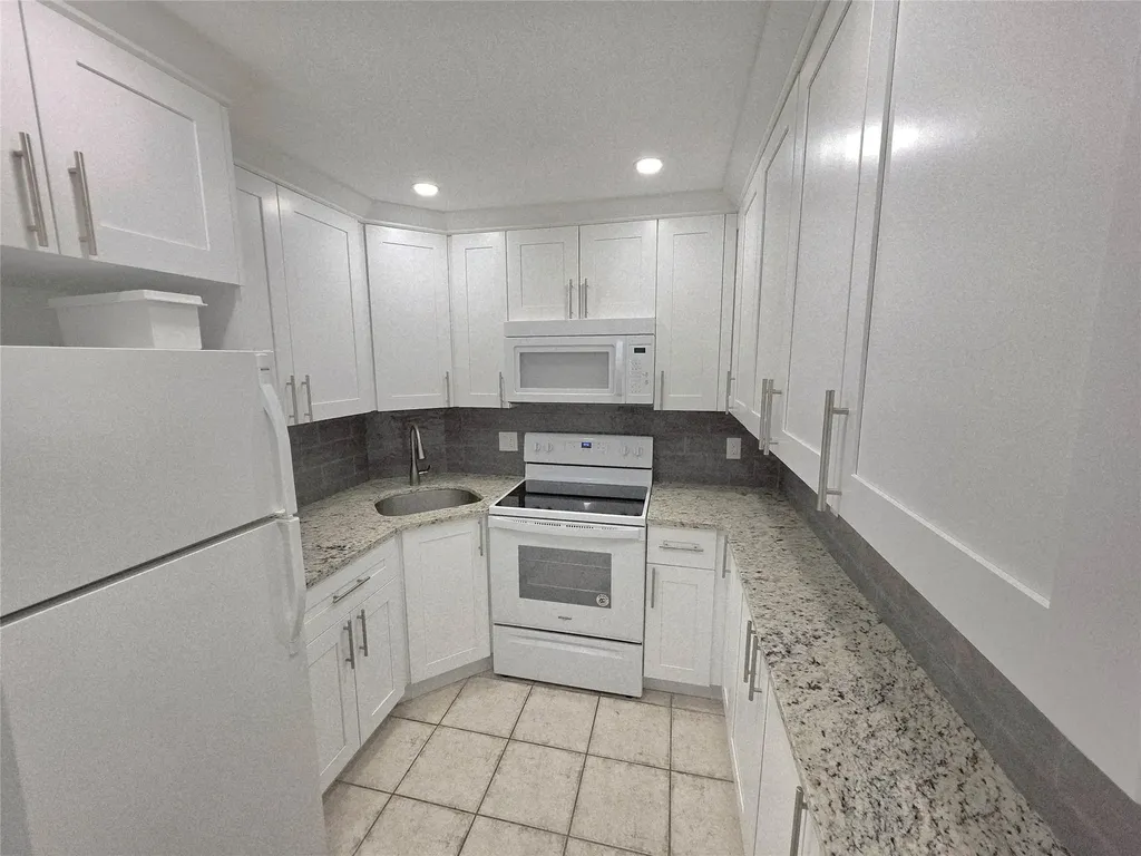 3200 NE 7th Court Pompano Beach FL 33062