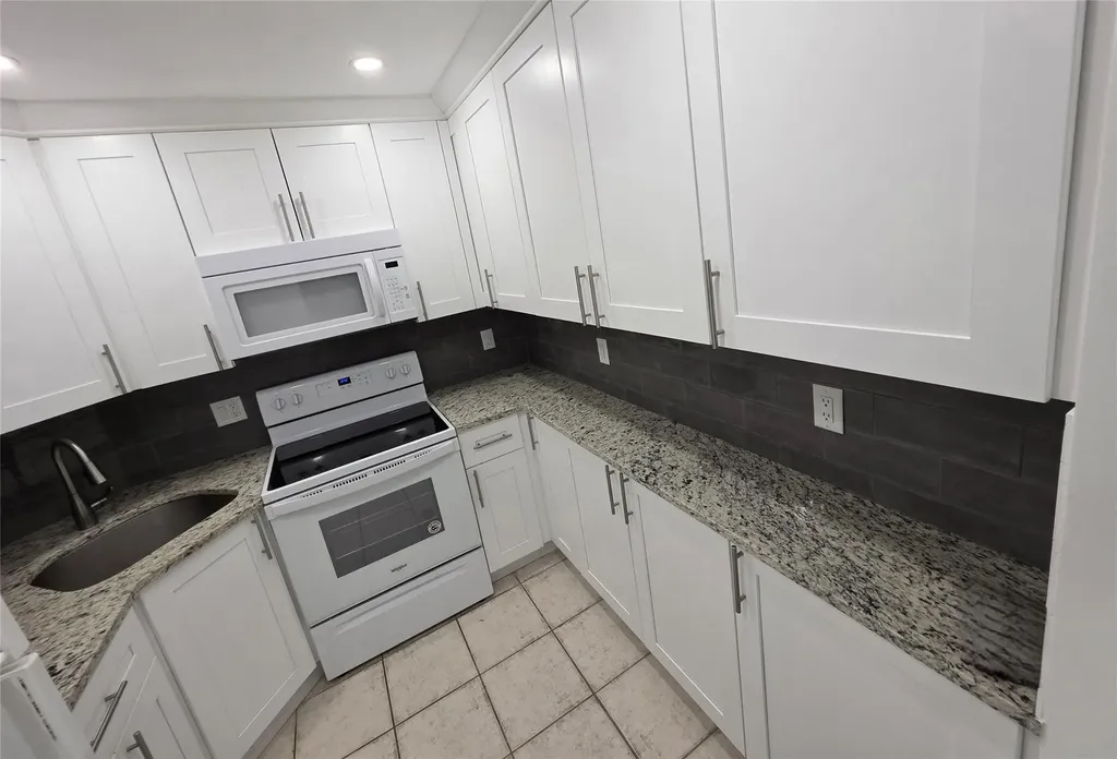 3200 NE 7th Court Pompano Beach FL 33062