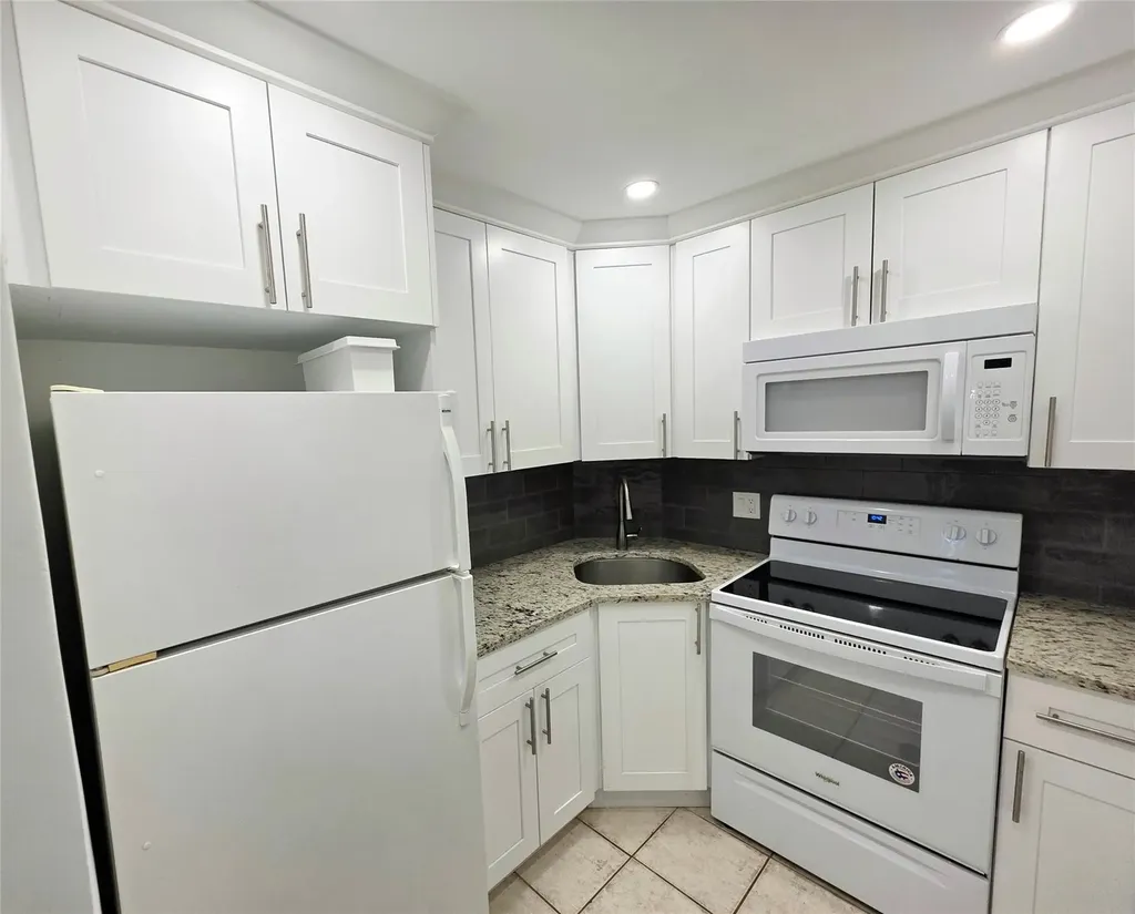3200 NE 7th Court Pompano Beach FL 33062