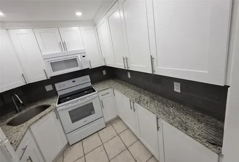 3200 NE 7th Court Pompano Beach FL 33062
