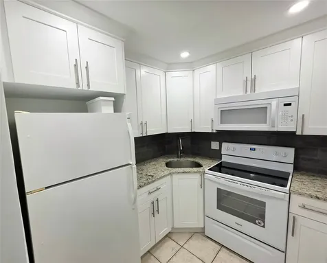 3200 NE 7th Court Pompano Beach FL 33062