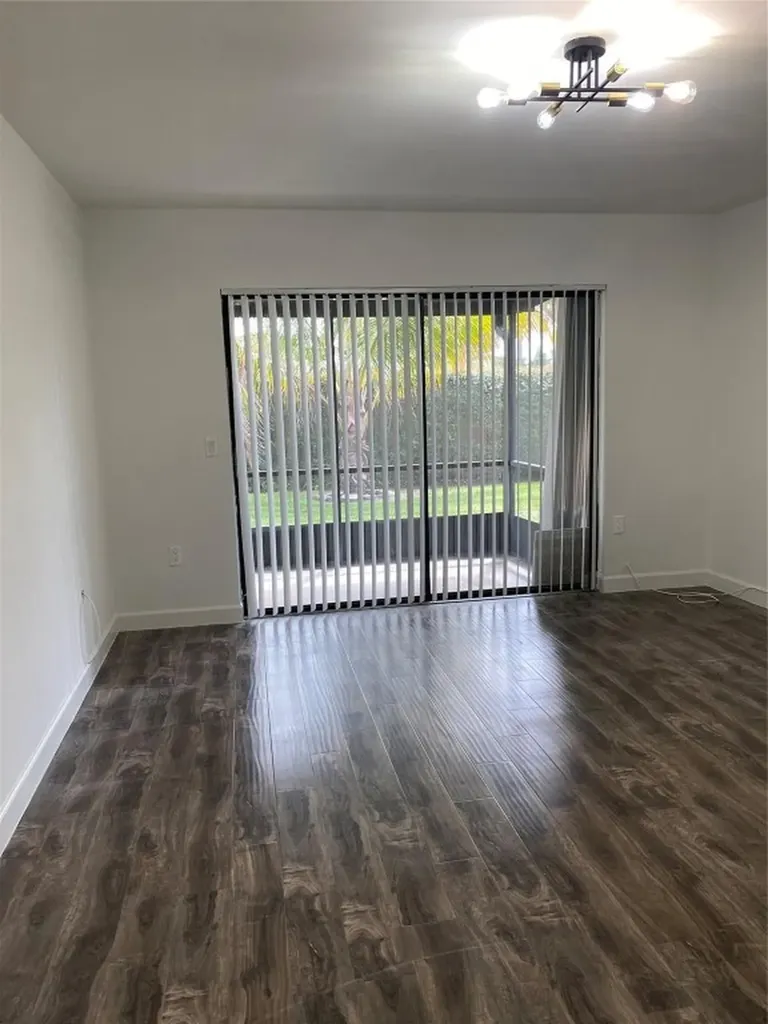 228 Lakeside Circle Sunrise FL 33326