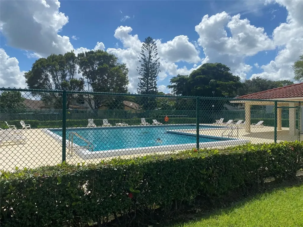 228 Lakeside Circle Sunrise FL 33326