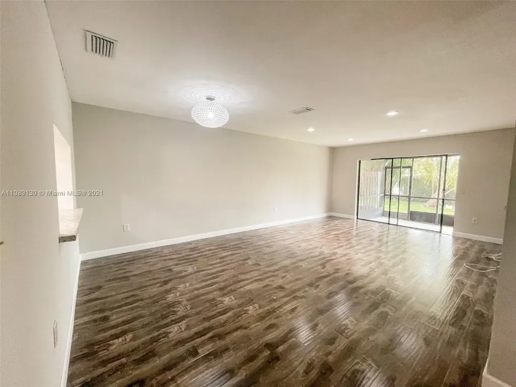 228 Lakeside Circle Sunrise FL 33326