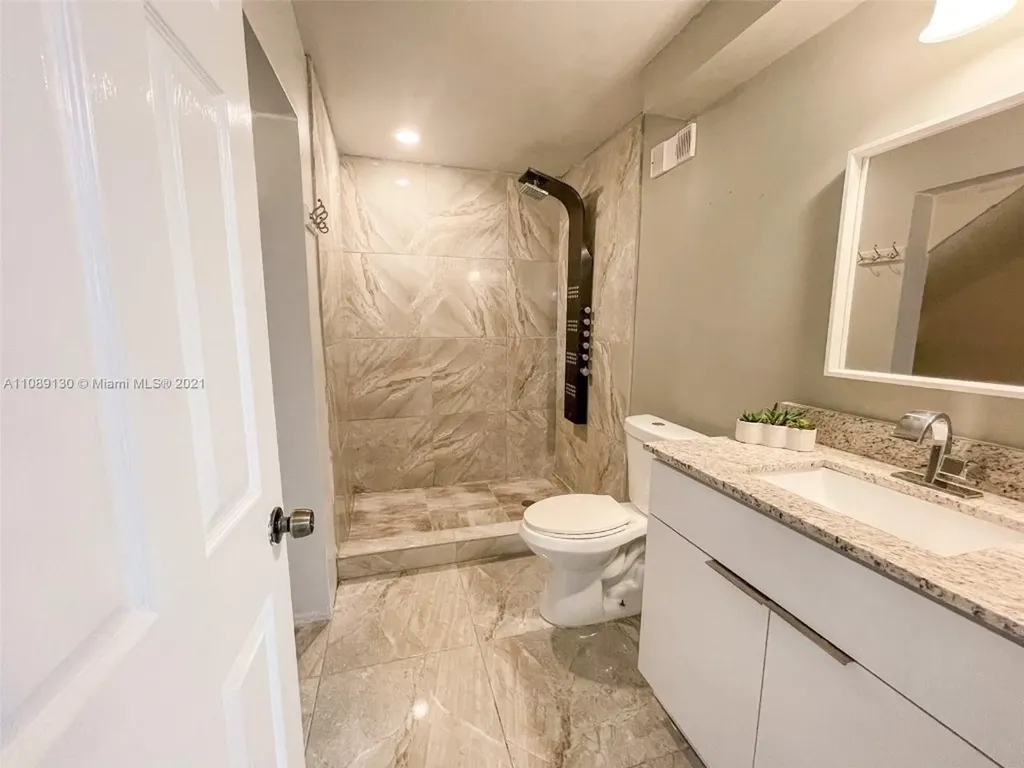228 Lakeside Circle Sunrise FL 33326