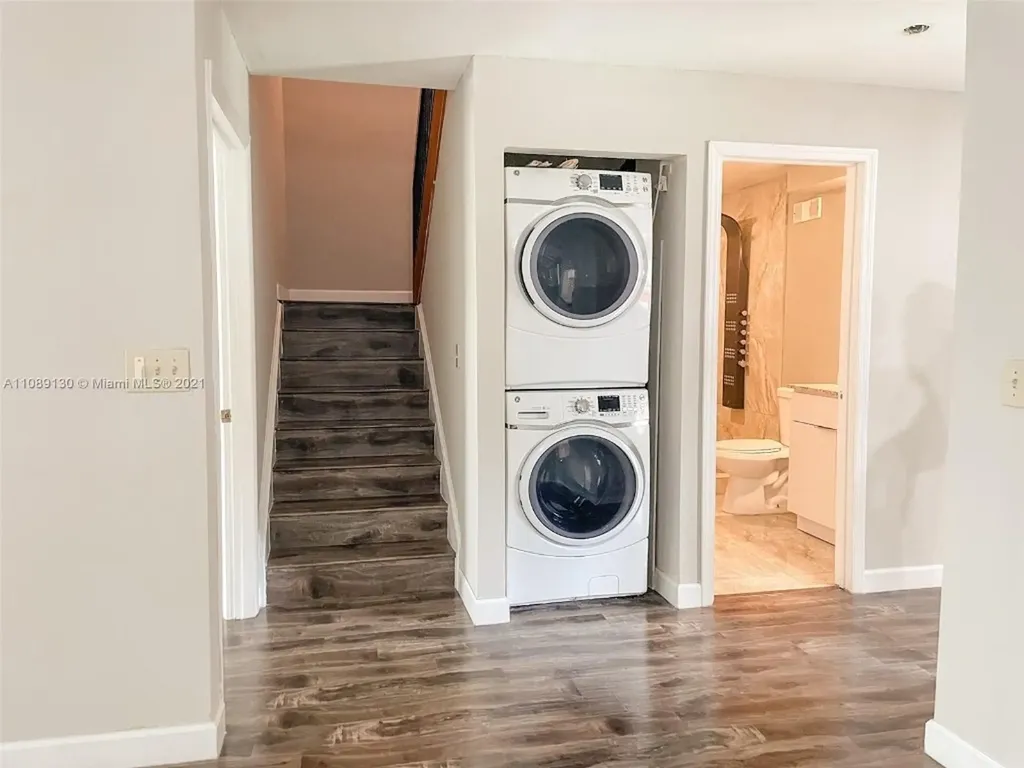 228 Lakeside Circle Sunrise FL 33326