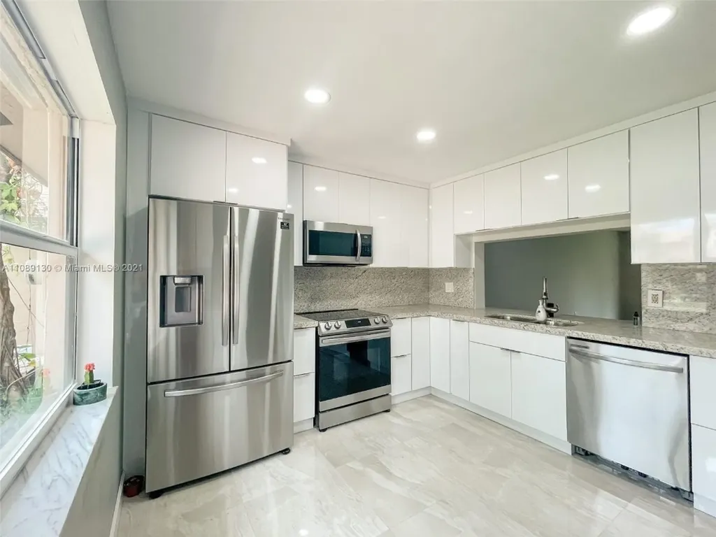 228 Lakeside Circle Sunrise FL 33326