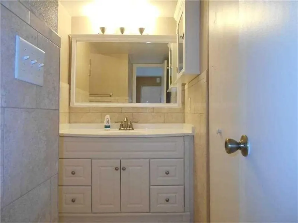 4014 NW 87th Avenue Sunrise FL 33351