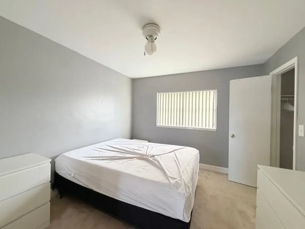 4014 NW 87th Avenue Sunrise FL 33351
