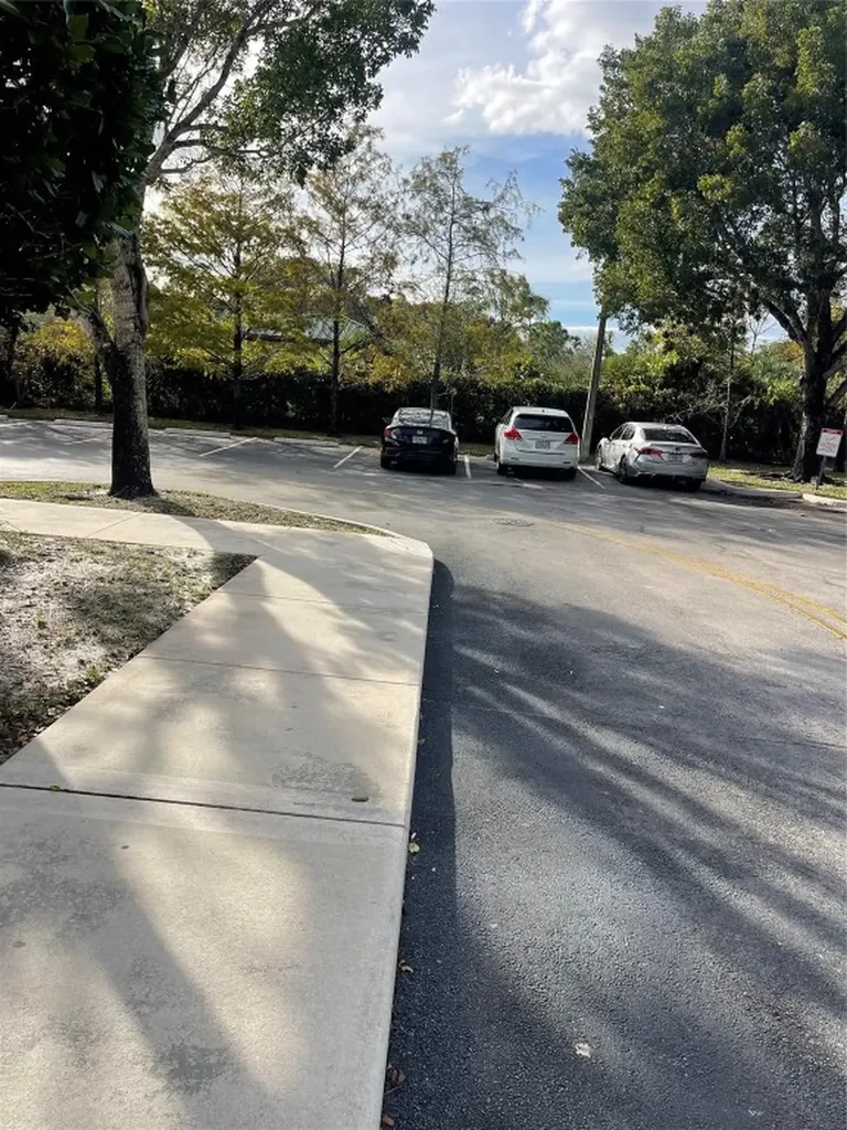 4855 W Hillsboro B-1 Coconut Creek FL 33073