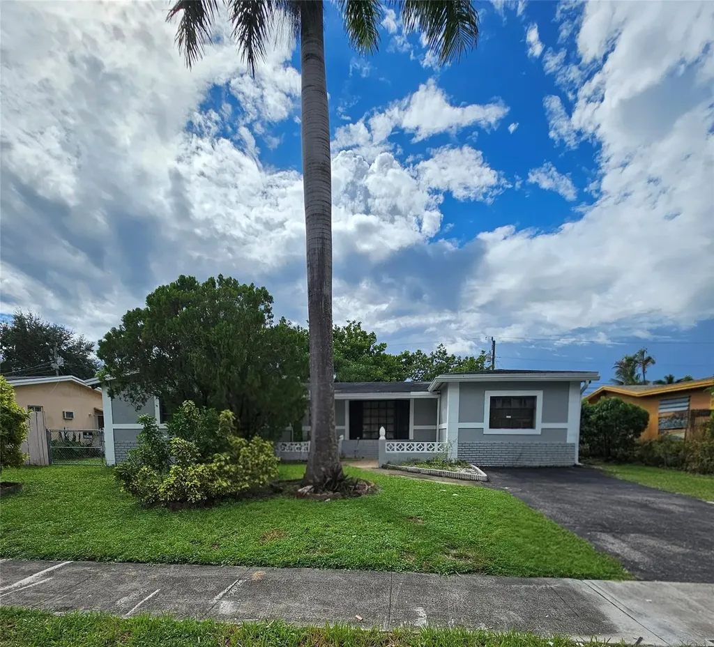 3951 NW 36th Avenue Lauderdale Lakes FL 33309