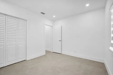 2291 SW 17th Street Miami FL 33145