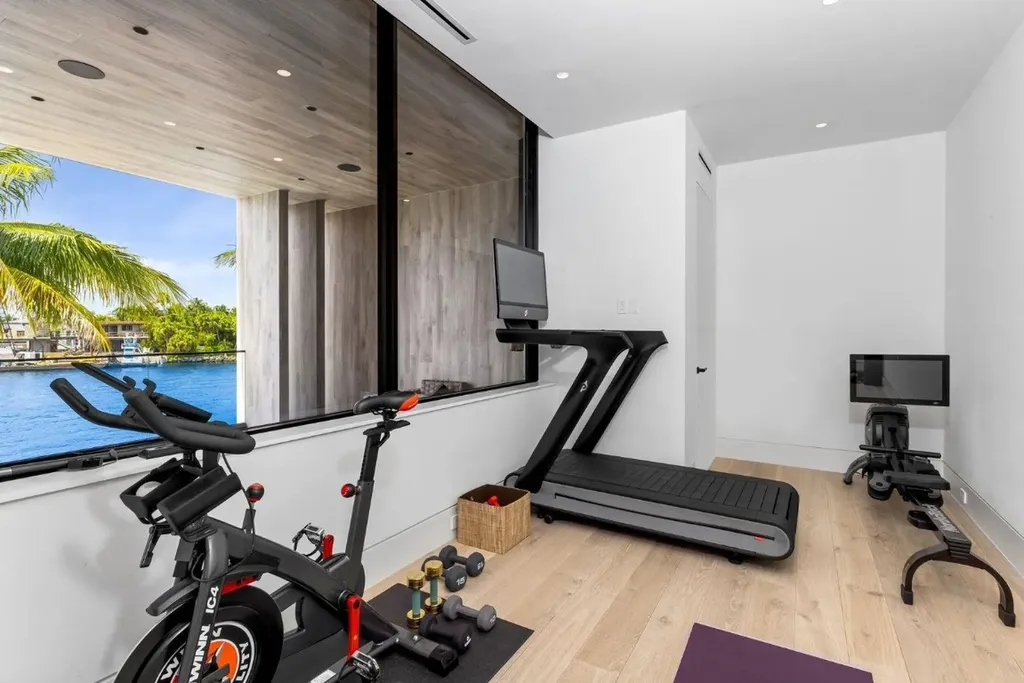 516 Mola Avenue Fort Lauderdale FL 33301