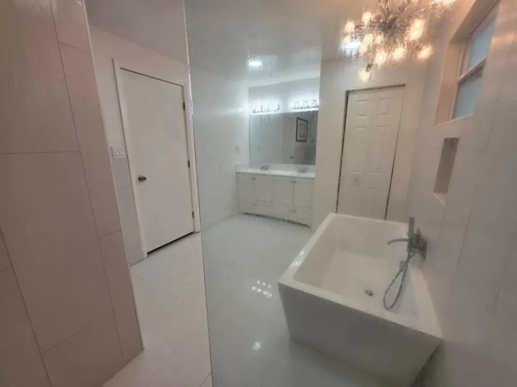 690 NW 68th Avenue Plantation FL 33317