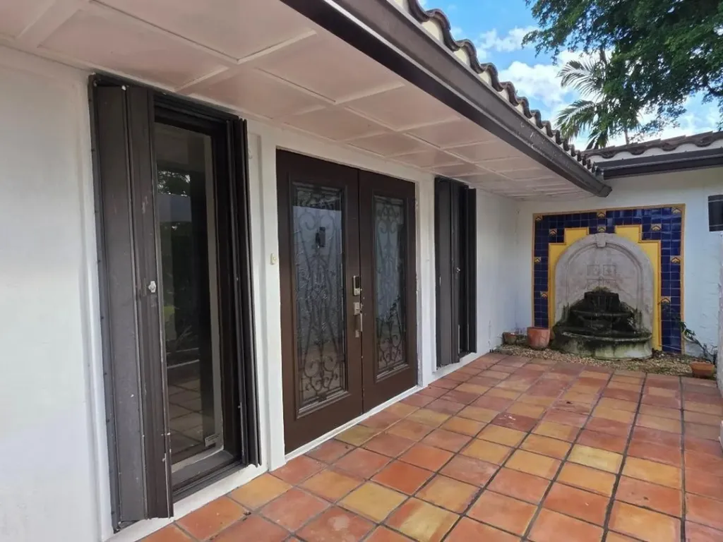 690 NW 68th Avenue Plantation FL 33317