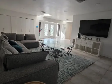 690 NW 68th Avenue Plantation FL 33317