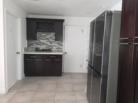 690 NW 68th Avenue Plantation FL 33317