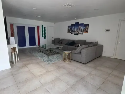 690 NW 68th Avenue Plantation FL 33317