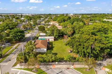 823 NW 3rd Street Pompano Beach FL 33060