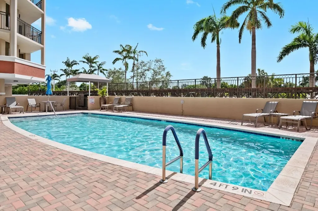 2011 N Ocean Boulevard Fort Lauderdale FL 33305