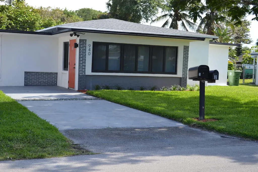 940 SW 28th Street Fort Lauderdale FL 33315