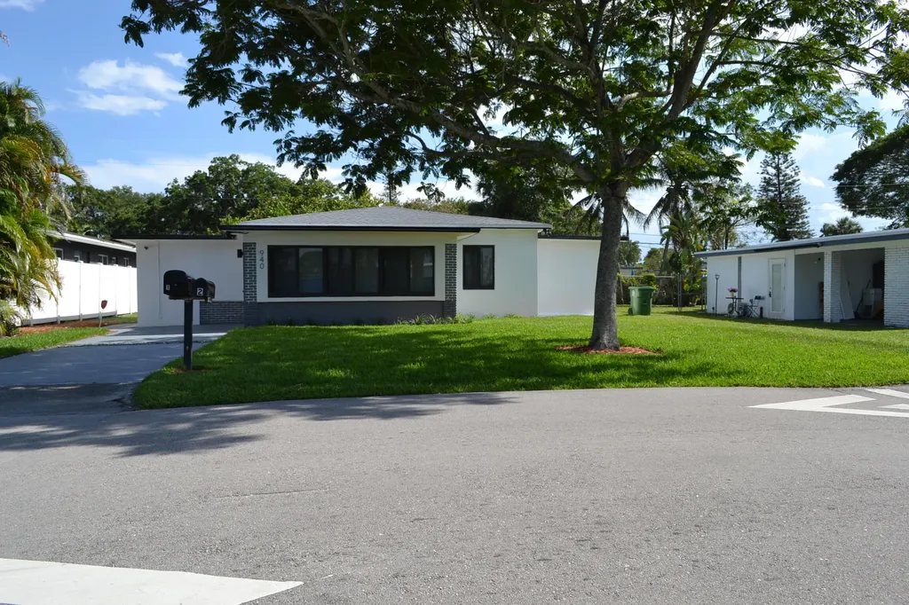 940 SW 28th Street Fort Lauderdale FL 33315