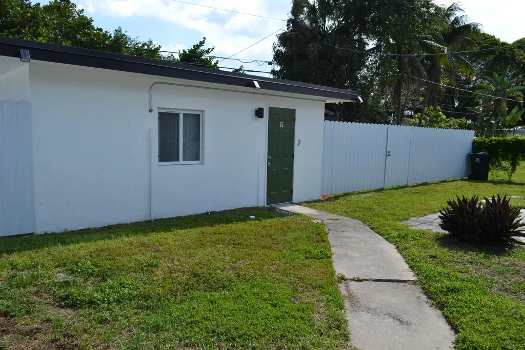 940 SW 28th Street Fort Lauderdale FL 33315
