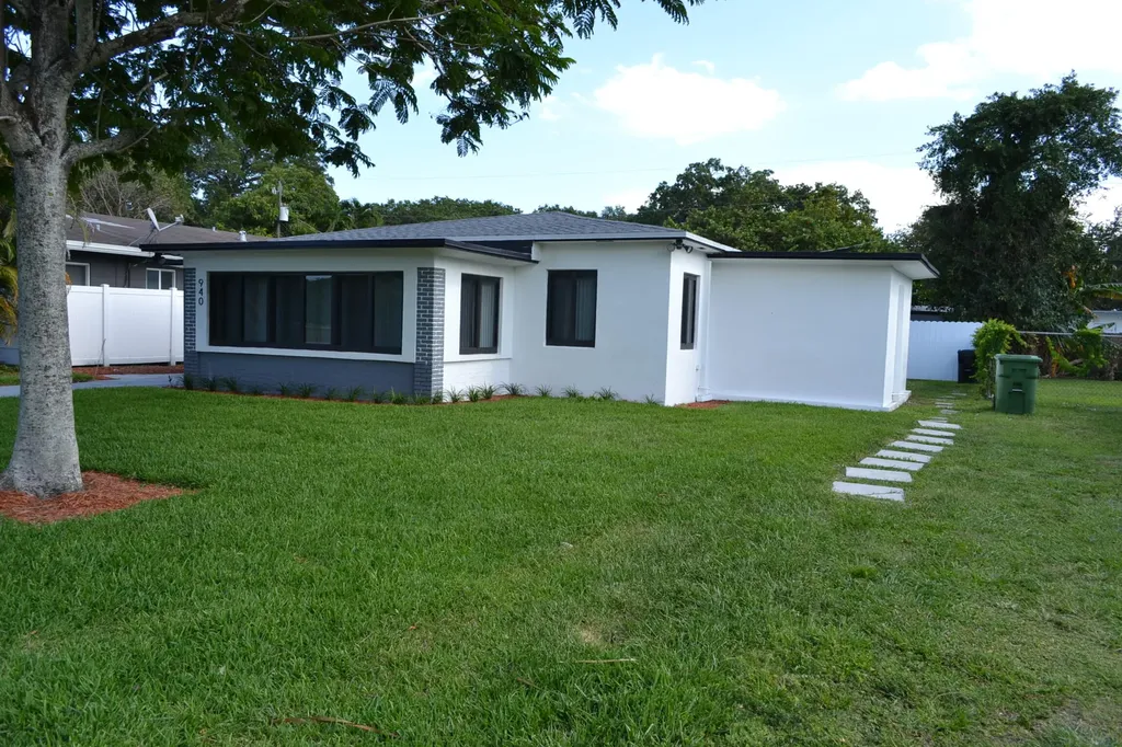 940 SW 28th Street Fort Lauderdale FL 33315