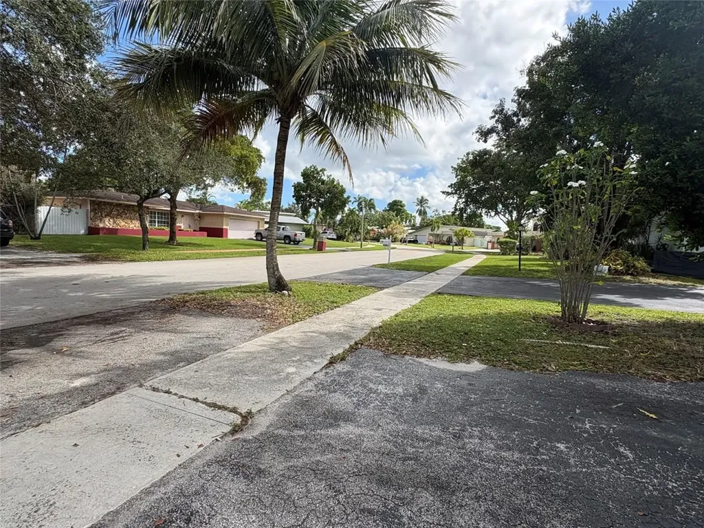1091 NW 78th Terrace Plantation FL 33322