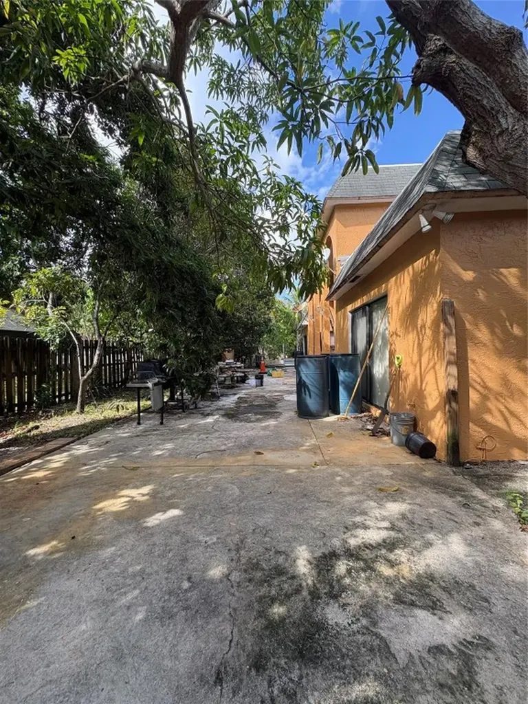 1091 NW 78th Terrace Plantation FL 33322